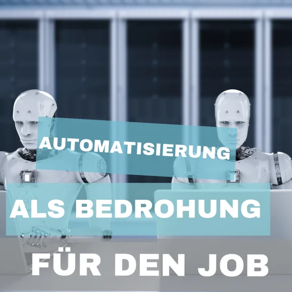 Drei Roboter sitzen jeweils vor einem Laptop